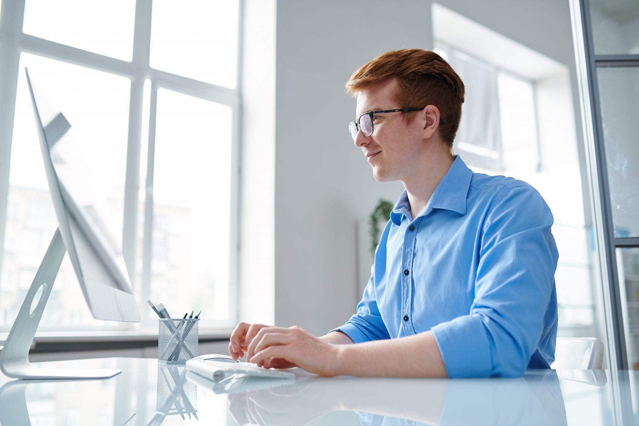 successful-financial-analyst-sitting-by-desk-in-fr-KPC6ZYH-2048x1365