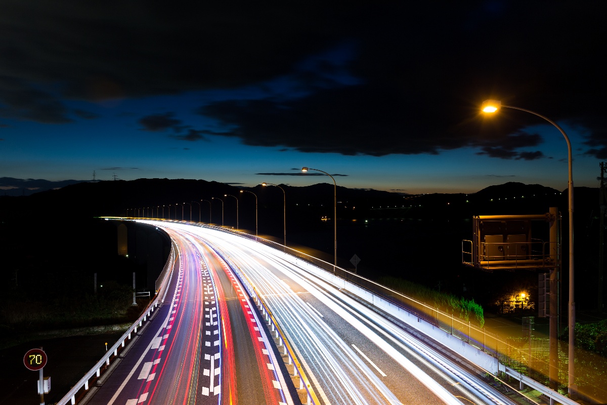 speed-traffic-on-highway-at-night-2022-12-15-20-51-44-utc-1